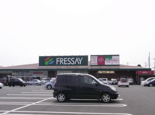 Supermarket. 1094m until Furessei Folio Yoshioka shop