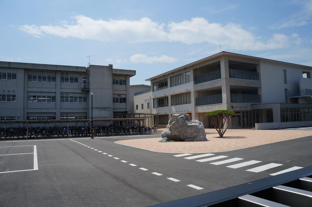 Junior high school. Shinto Village stand Shinto junior high school (junior high school) up to 1829m
