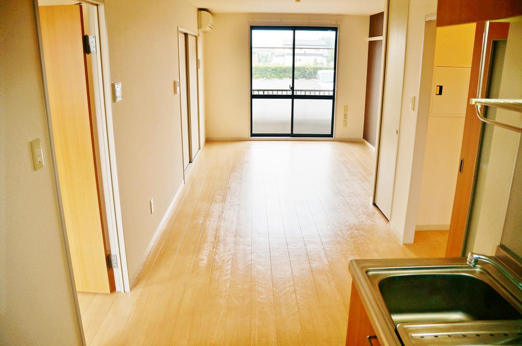 Living and room. LDK is spacious 12 Pledge