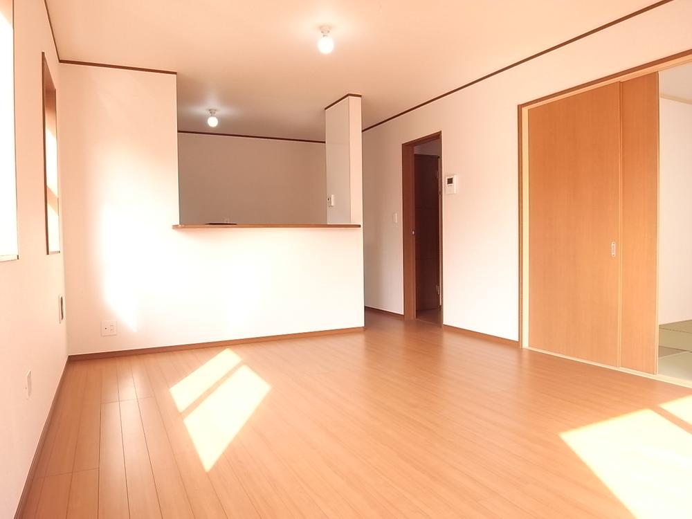Same specifications photos (living). LDK + integral space of up to 22.5 quires in Japanese-style room! 