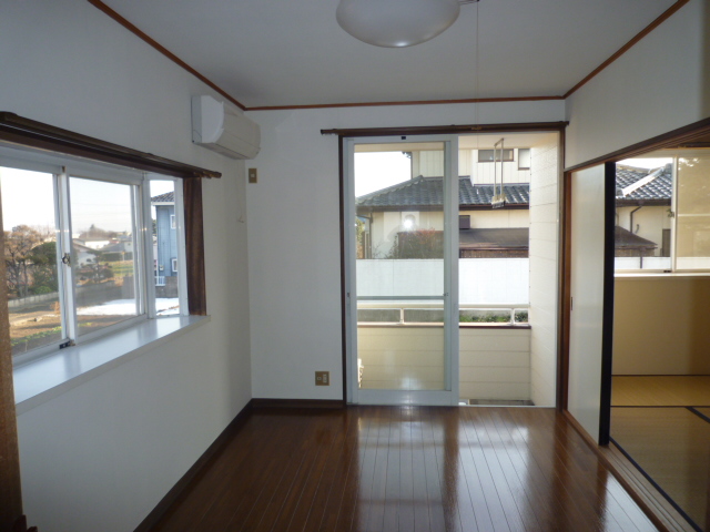 Living and room. Western-style room, bay window ・ Air condition