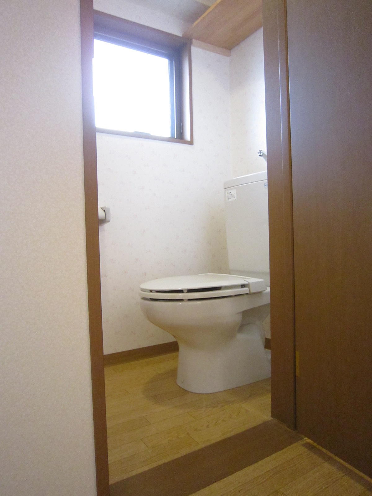 Toilet. Heating toilet seat, Window there