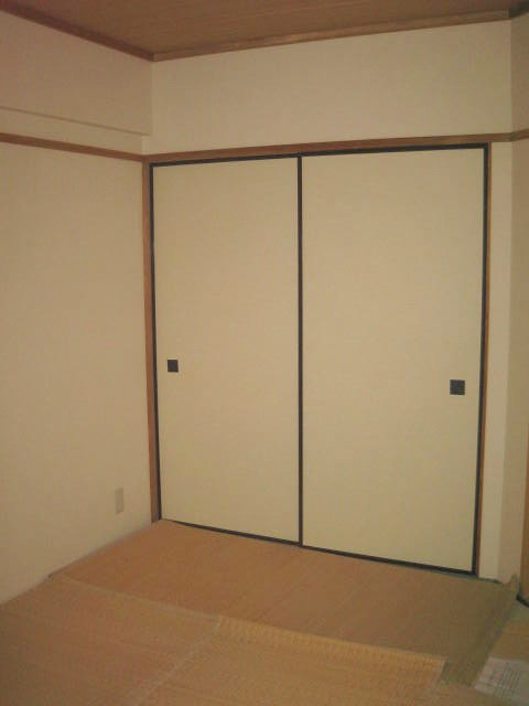 Living and room. Is a Japanese-style room. 