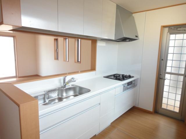 Kitchen. Water purifier integrated face-to-face system Kitchen! Also with back door! 