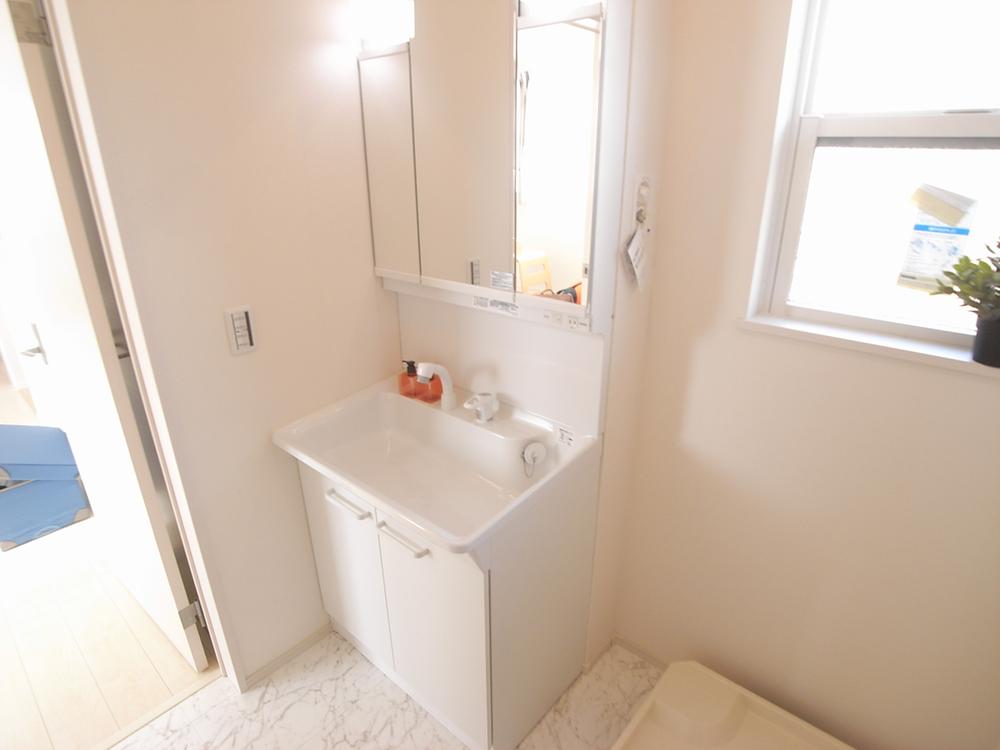 Wash basin, toilet. Indoor (December 2013) No. 1 location shooting