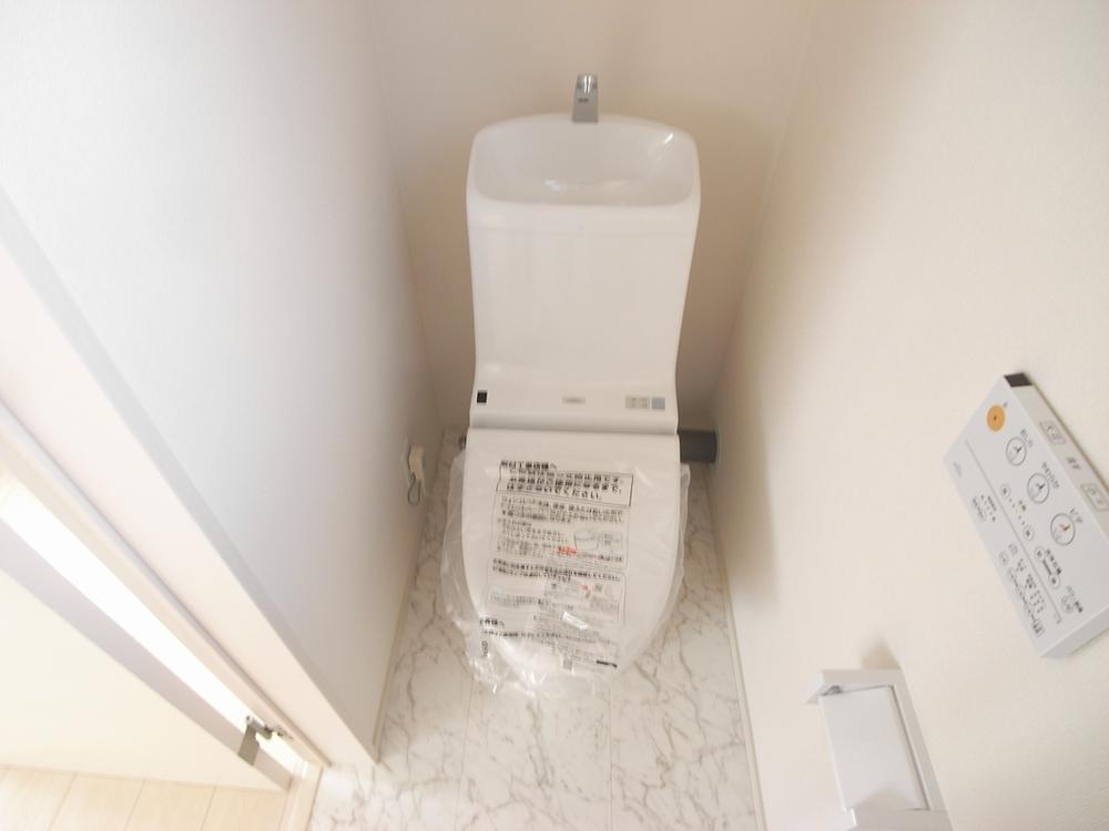 Toilet. Indoor (December 2013) No. 1 location shooting