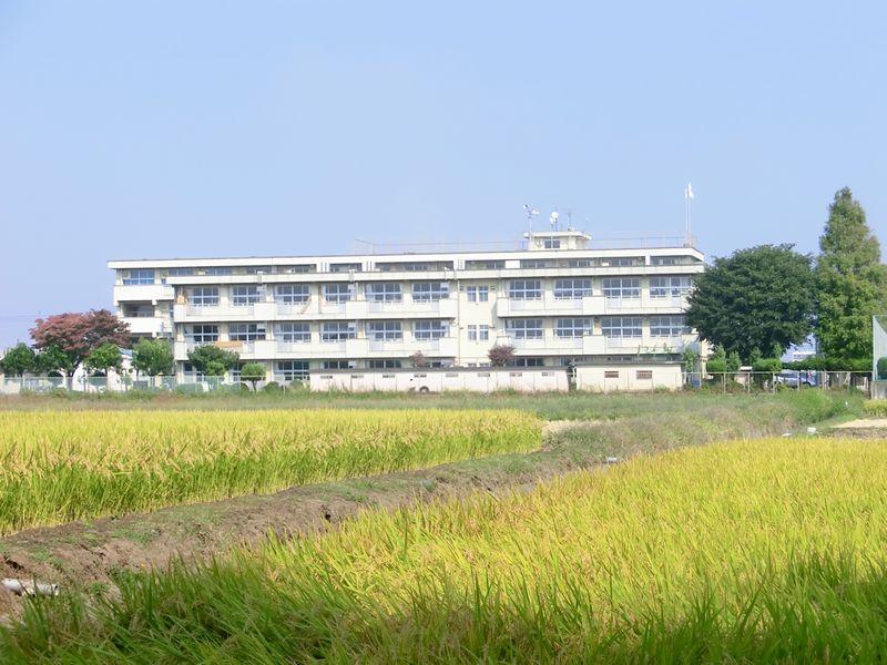 Junior high school. 1572m to Maebashi Municipal Kasuga Junior High School