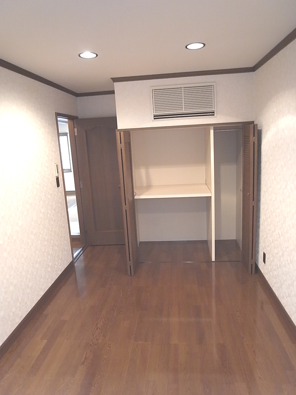 Living and room. Maebashi Nishikatakai cho Akkora Rent room Western-style room flooring 2