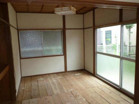 Living and room. Enter tatami of new. 