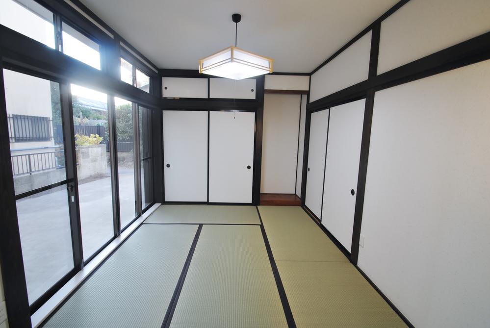 Non-living room. First floor 6.0 mat Japanese-style room. It may hit yang, You can use it as the room at the time of visitor. 