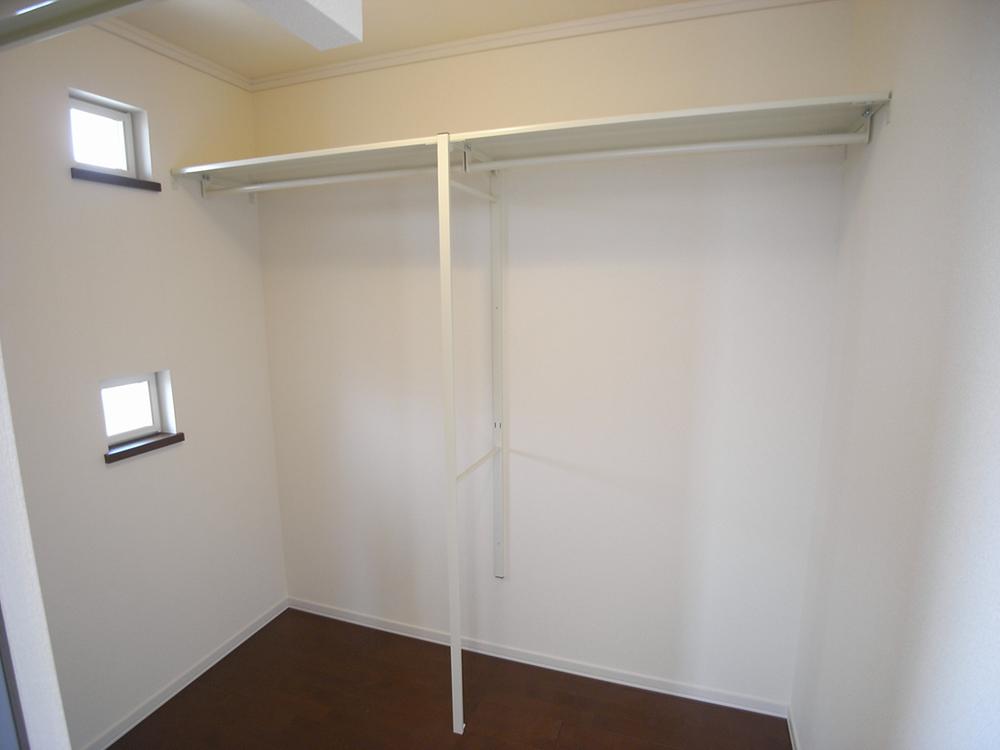 Receipt. Spacious storage space can be stored the goods of the memories of the transition at the time and children of the season. Room (May 2013) Shooting