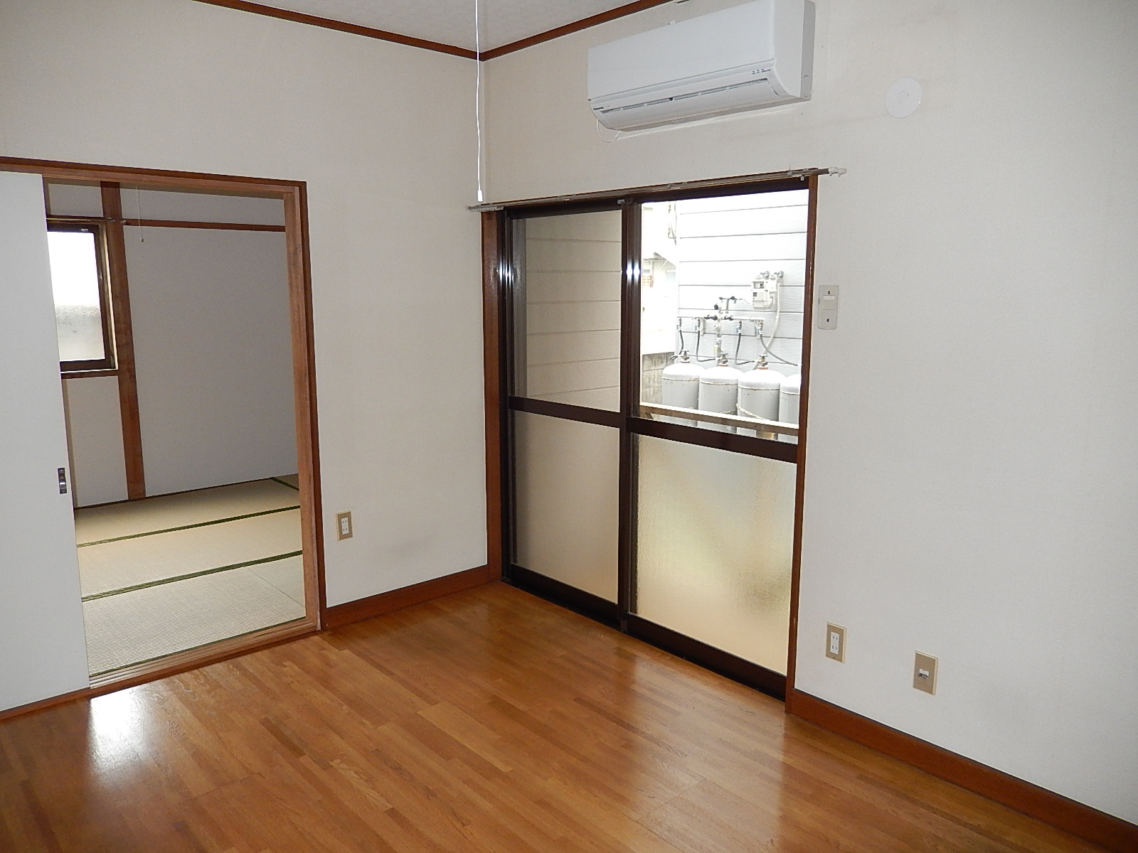 Living and room. 6 tatami Western-style