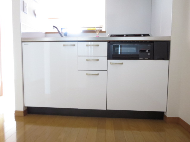 Kitchen. Now clean Put the new seat on the door. 