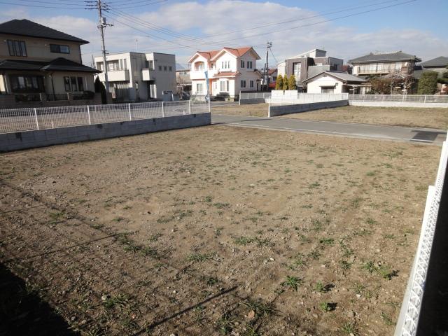 Local appearance photo. Compartment is orderly streets! 