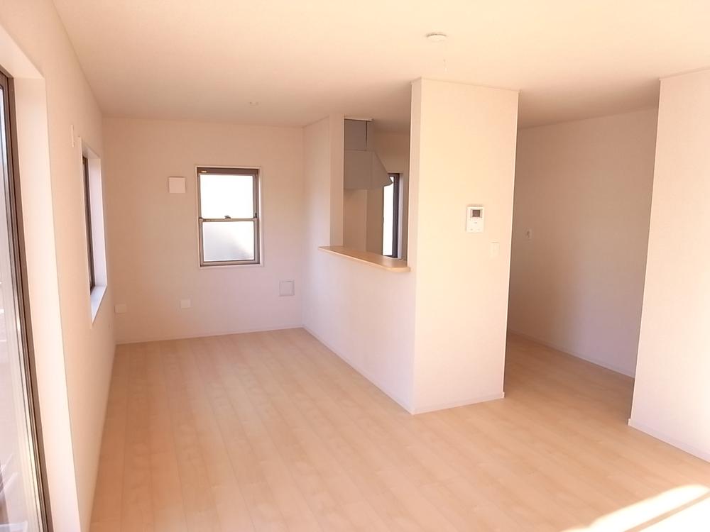 Same specifications photos (living). 20.0 Pledge of spacious living-dining! 