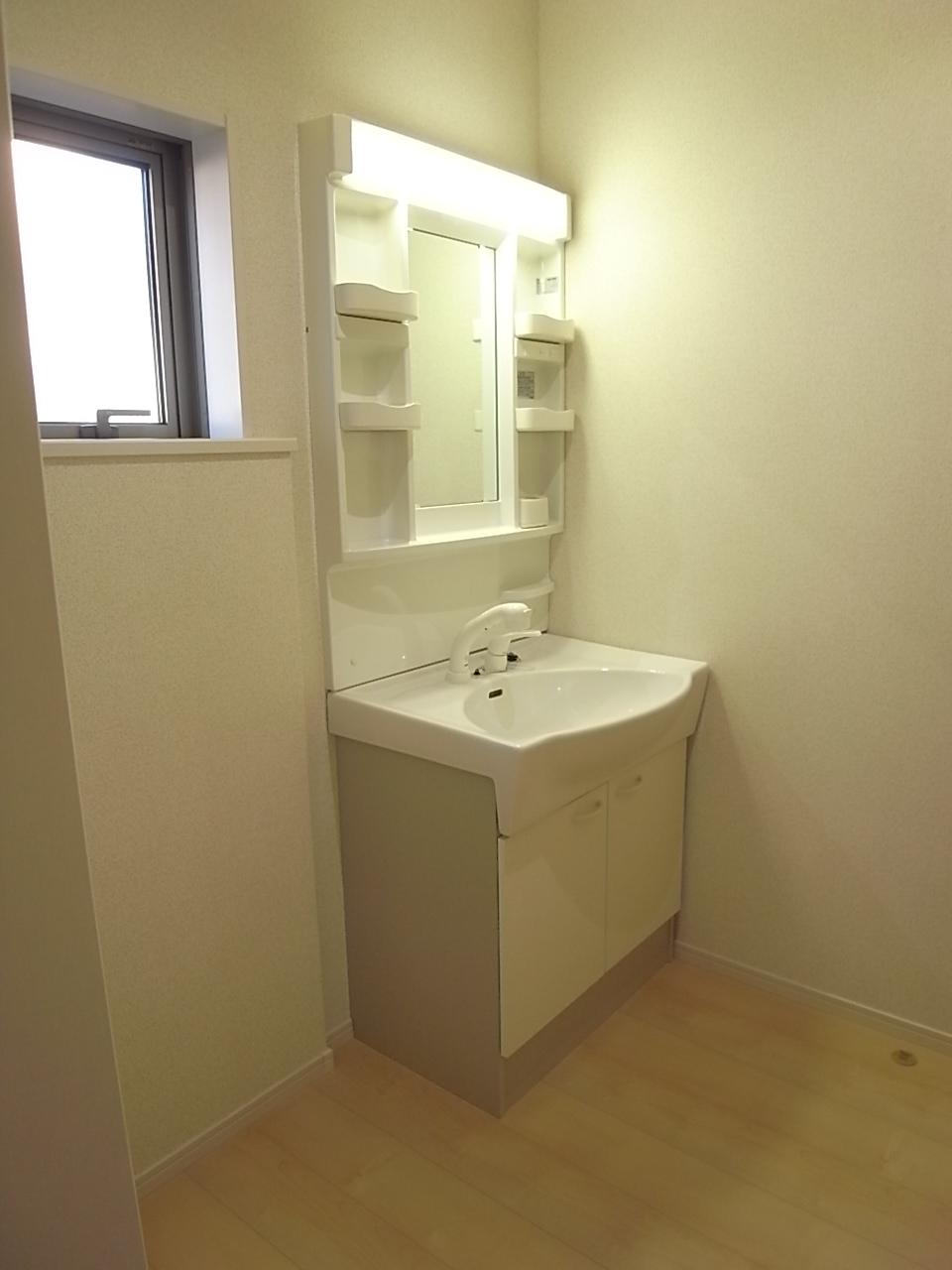 Wash basin, toilet. Shampoo dresser in the standard! 