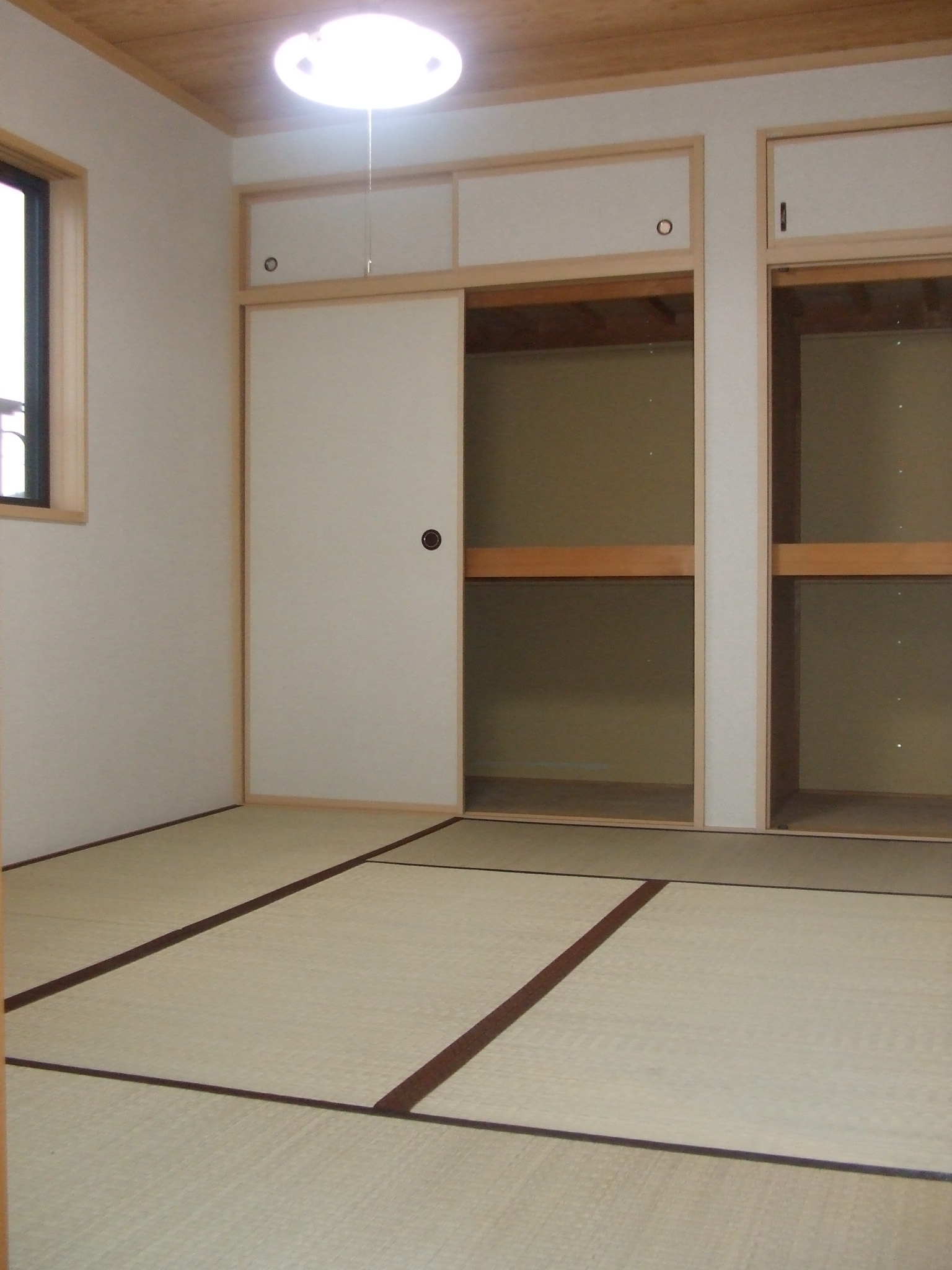 Other room space. Living next to the Japanese-style room Storage room