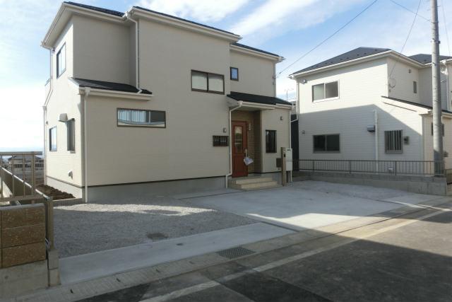 Local photos, including front road. Local (12 May 2013) Shooting