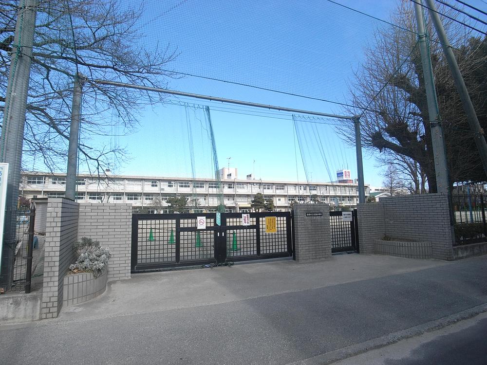 Primary school. 445m to Maebashi Municipal Shikishima Elementary School