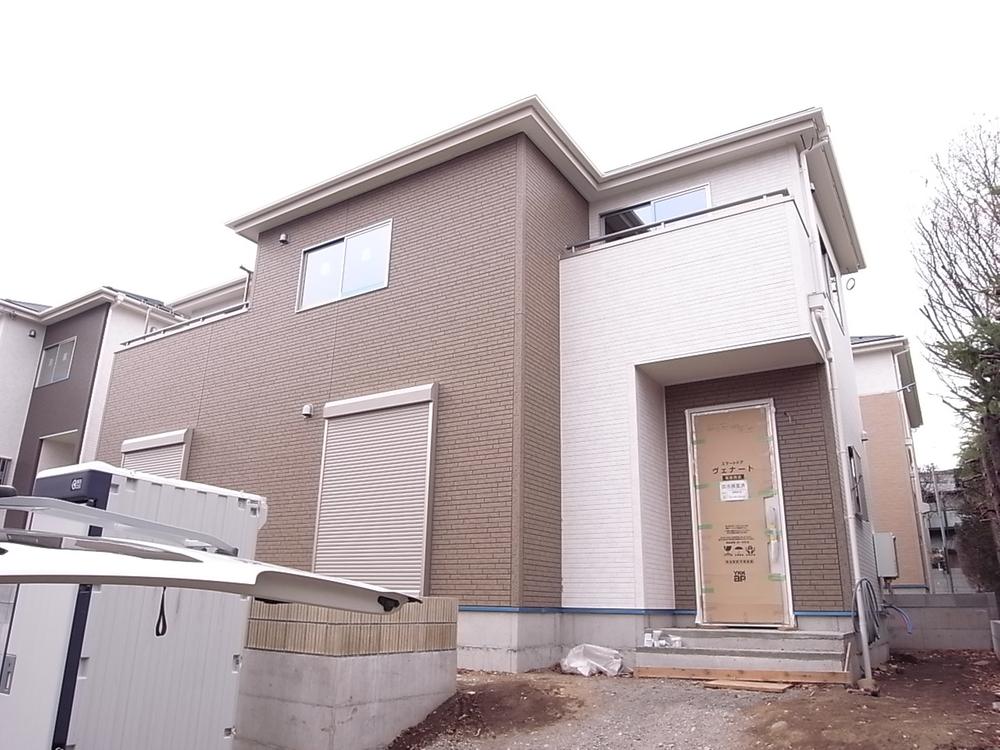 Local appearance photo. South is sunshine good because the parking and the garden! 