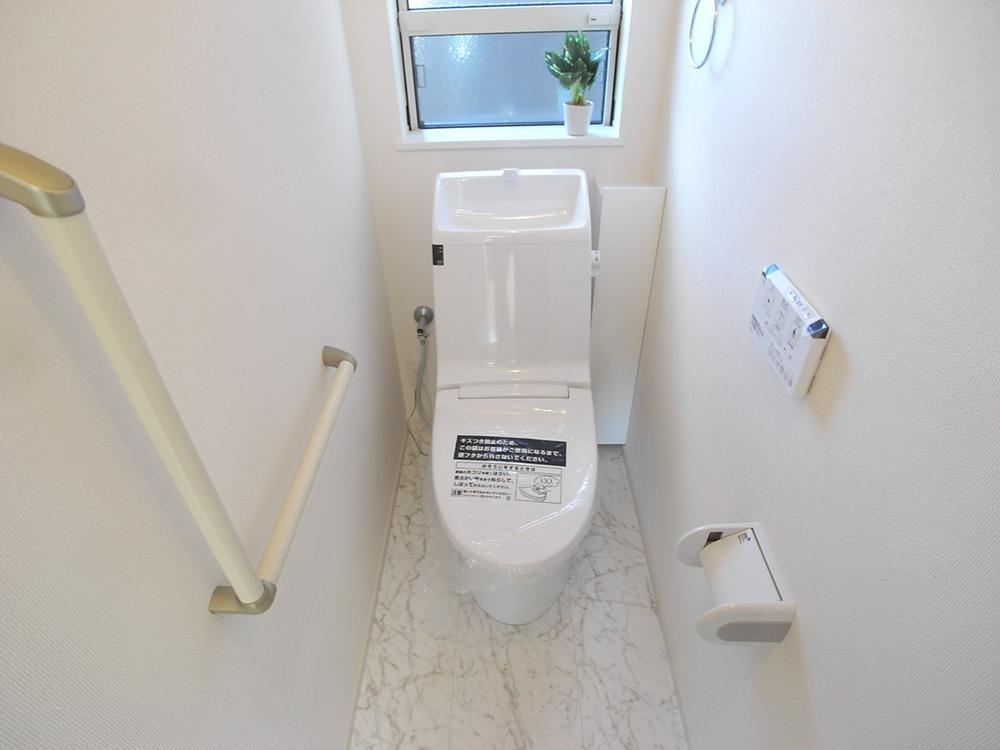 Toilet. Indoor (11 May 2013) Shooting