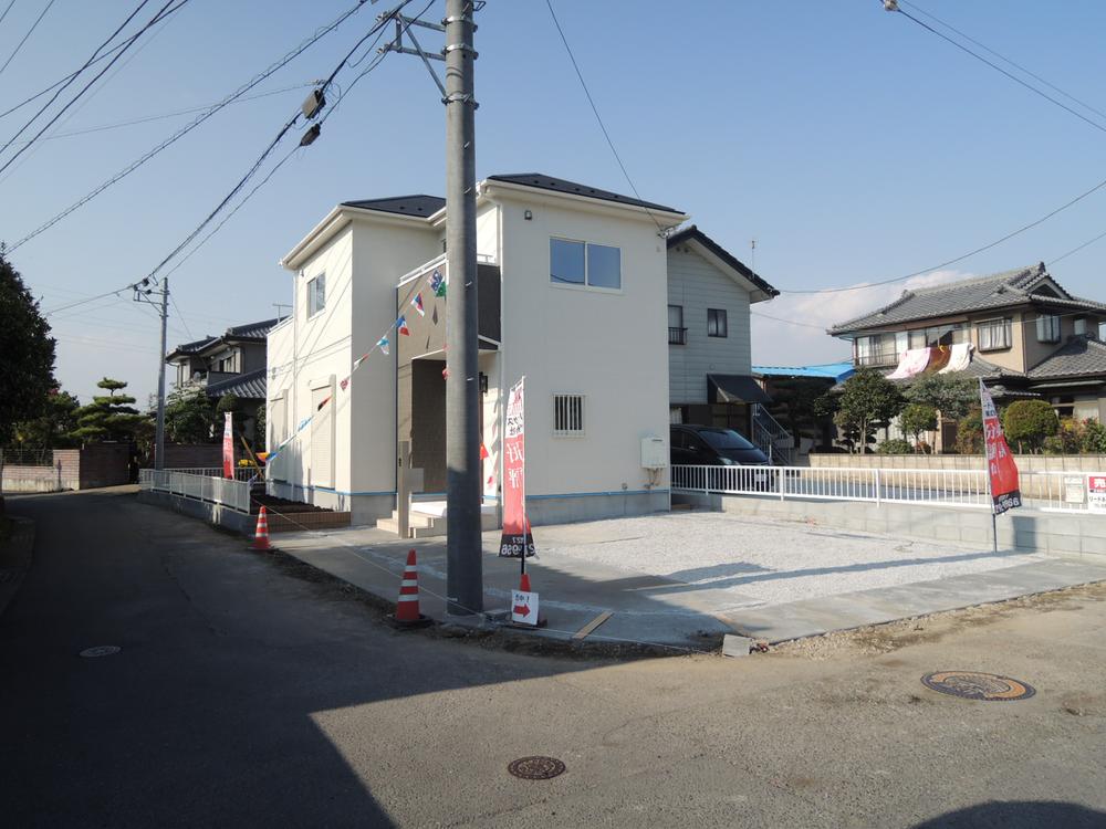 Local photos, including front road. Local (11 May 2013) Shooting