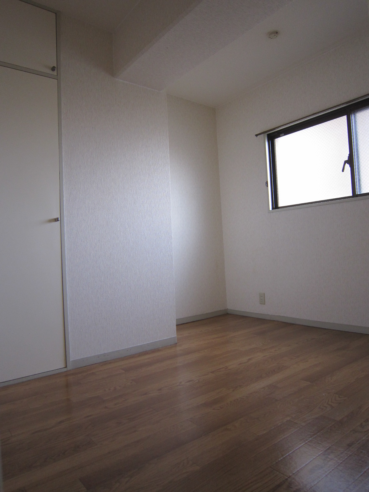 Other room space. Western-style room