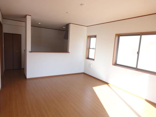 Living. LDK + integral space of up to 22.5 quires in Japanese-style room! 
