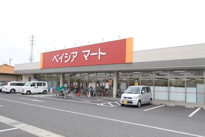 Supermarket. Beisia 600m until Mart