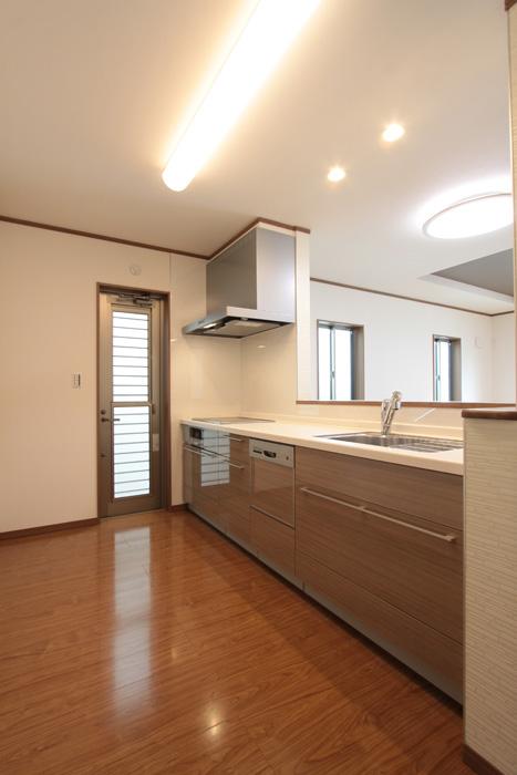 Kitchen. Building 2 System Kitchen (October 2013) Shooting