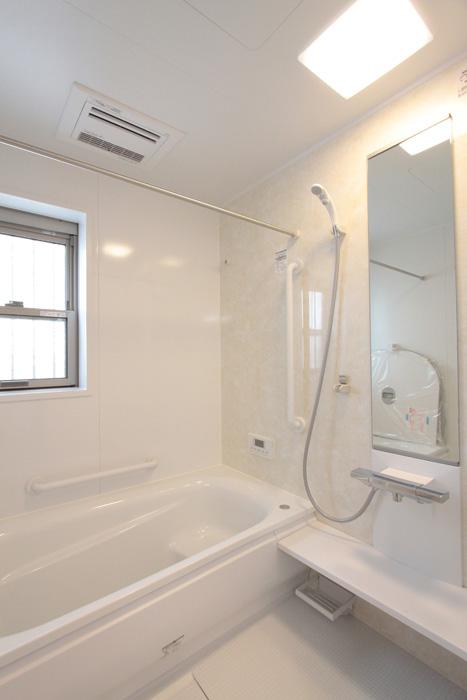 Bathroom. Building 2 Bathroom (10 May 2013) Shooting