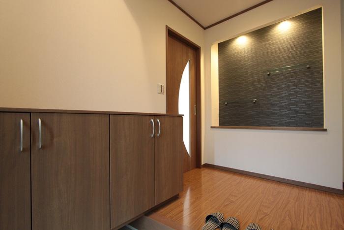 Entrance. Building 2 Entrance (October 2013) Shooting