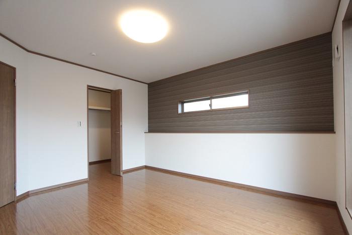 Other introspection. Building 2 The main bedroom (10 May 2013) Shooting