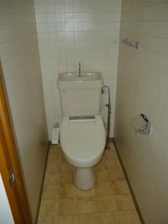 Toilet. With Uosshuretto