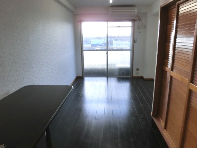 Living and room. Maebashi Kamikoide cho Akkora Rent room Western-style room flooring 1