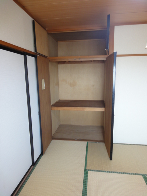 Receipt. Is a Japanese-style room of storage