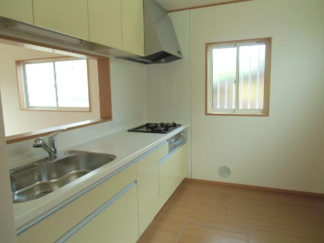 Kitchen. Counter kitchen with hanging cupboard comes with is also excellent storage capacity water purification function! 