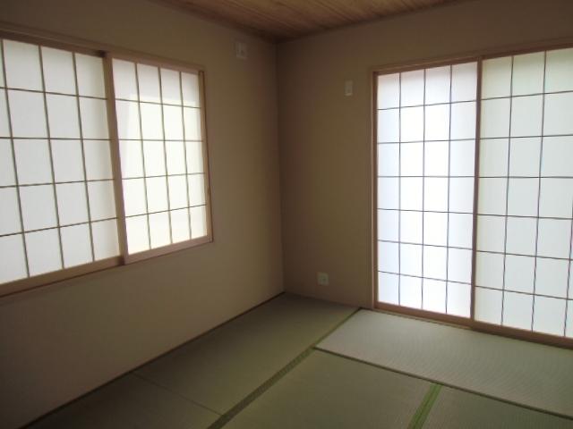 Other introspection. Living More of the Japanese-style room is a handy closet with storage of futon! 