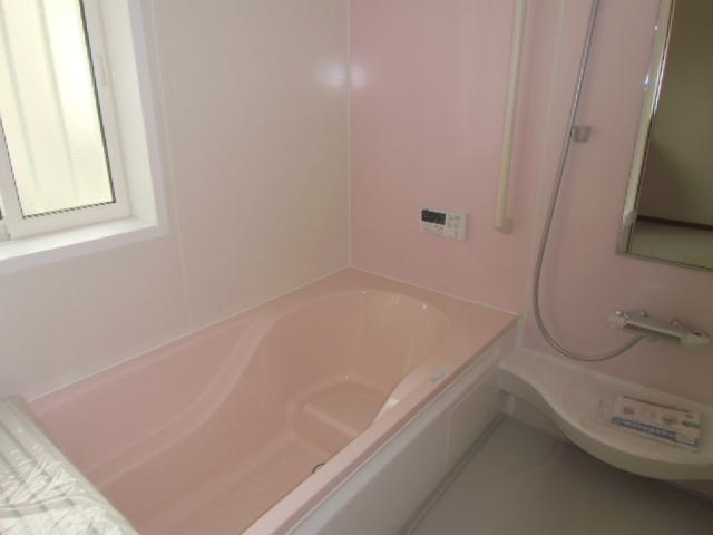 Bathroom. Hitotsubo bus that can stretch is after all a bath foot to take the fatigue of the day