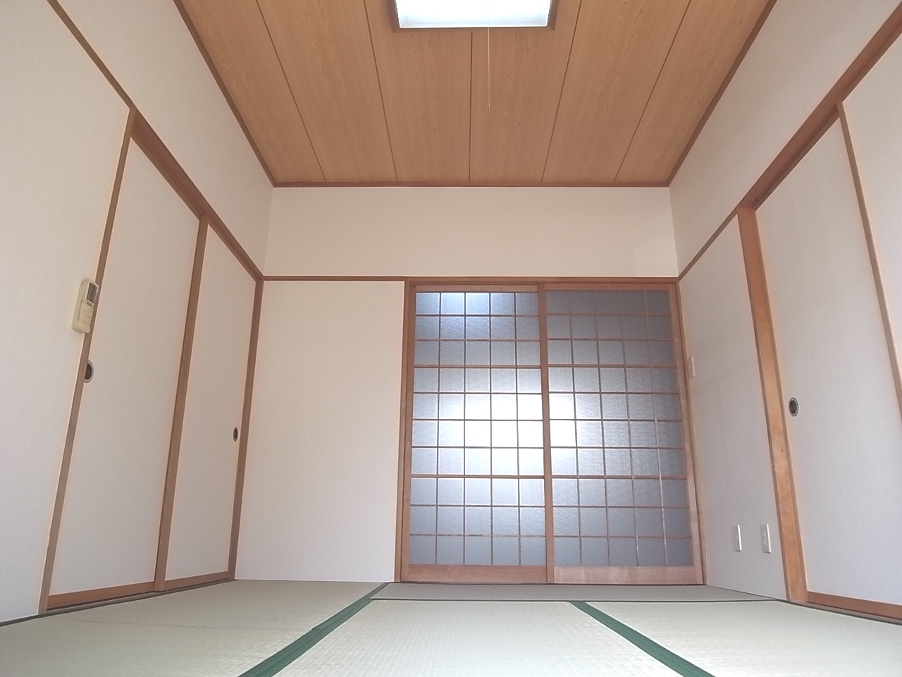 Living and room. Maebashi Hiyoshi-cho Akkora Rent Japanese-style room 2