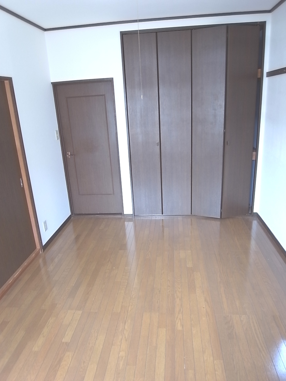 Living and room. Maebashi Hiyoshi-cho Akkora Rent flooring 2