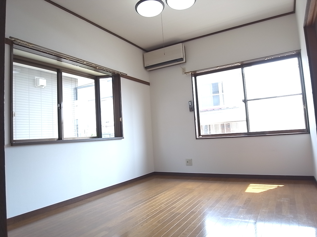 Living and room. Maebashi Hiyoshi-cho Akkora Rent flooring 1