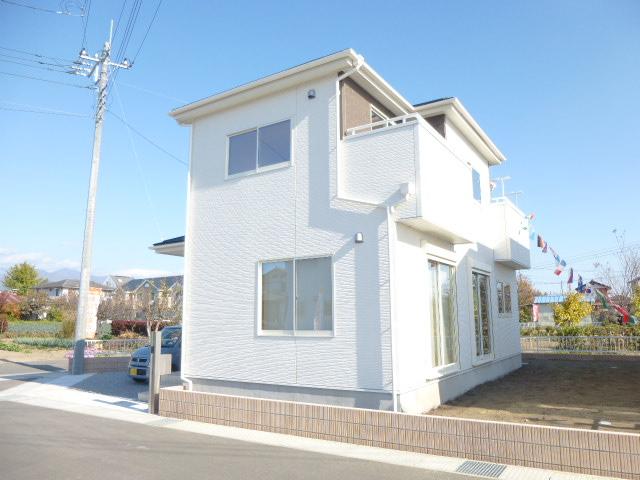 Local photos, including front road. Local (4) Building (November 2013) Shooting