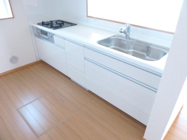 Kitchen. (1) Building room (August 2013) Shooting