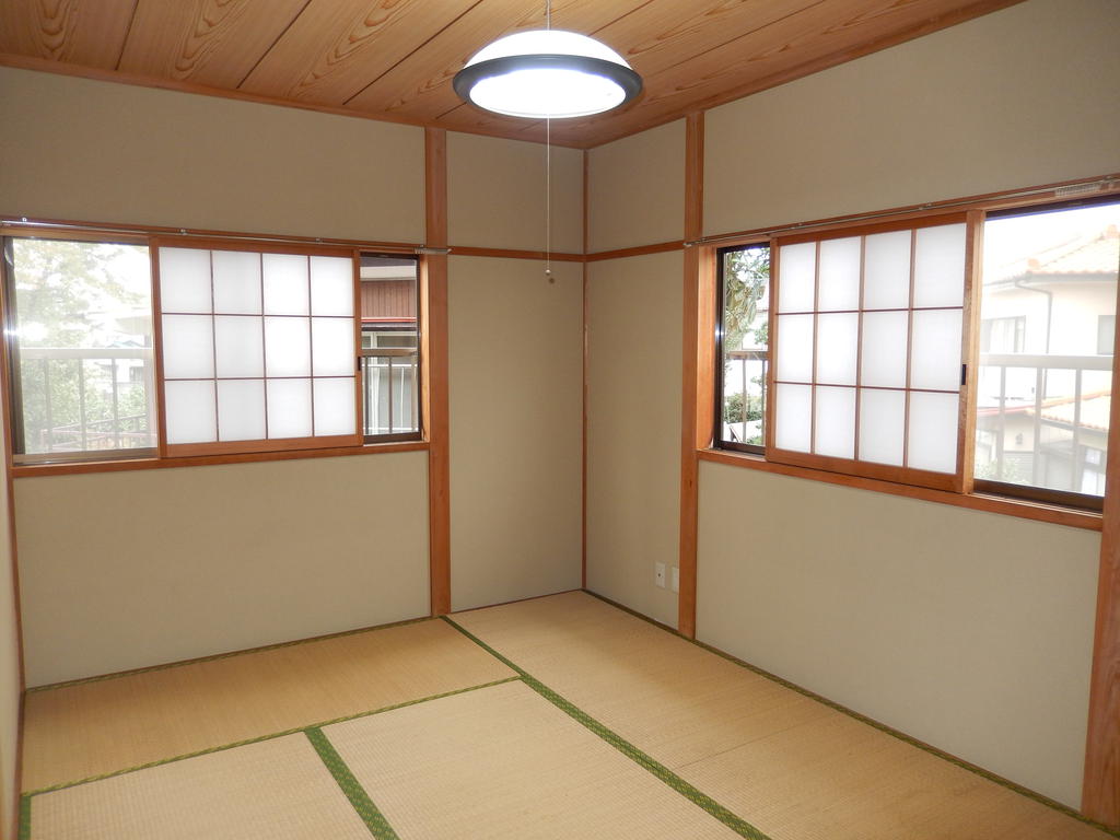 Other room space. Japanese-style room 6 quires. Of course tatami also been re-covered in the new! 