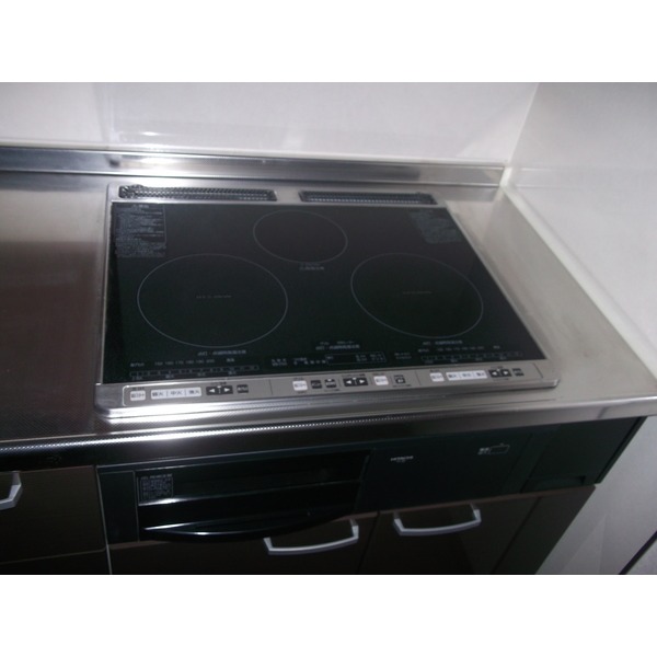 Kitchen. IH stove