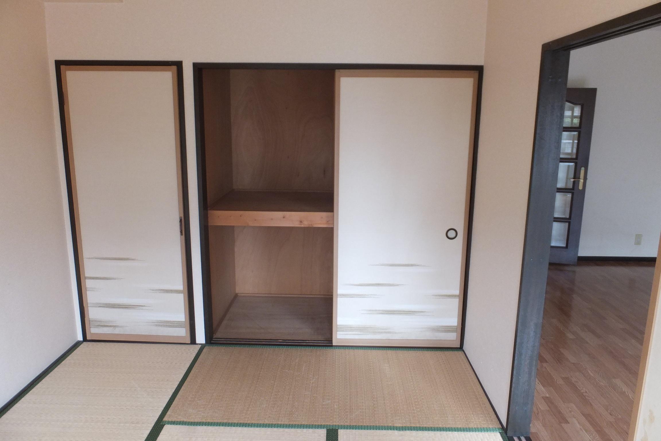 Living and room. Tatami costs please consult