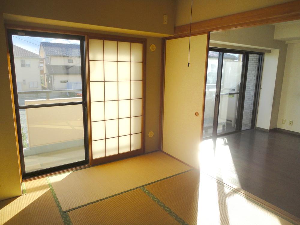 Non-living room. Japanese-style room ・ Living Room (2013 November shooting)