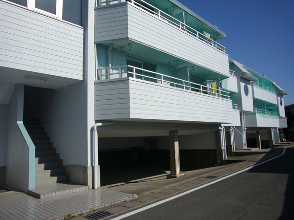 Building appearance. Semi-underground parking