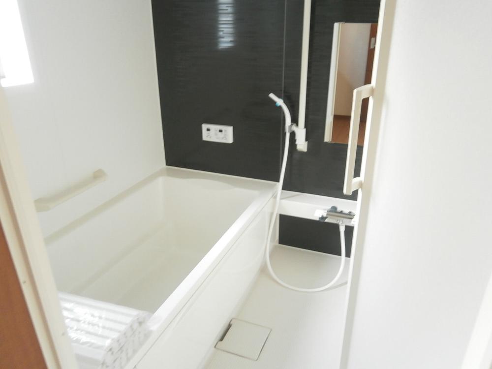 Bathroom. Size that can stretch the legs with a bathroom dryer! 